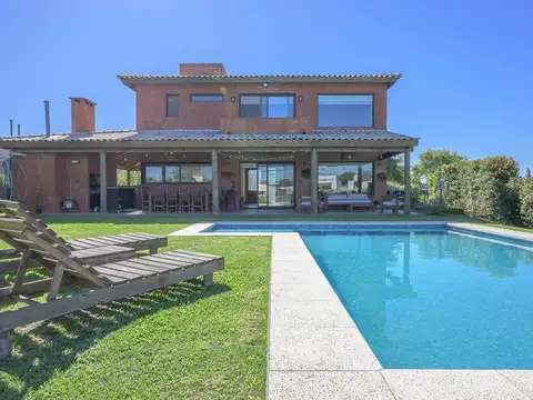 VENTA CASA 5 AMBIENTES B. NAUTICO EL CAZAL ESCOBAR