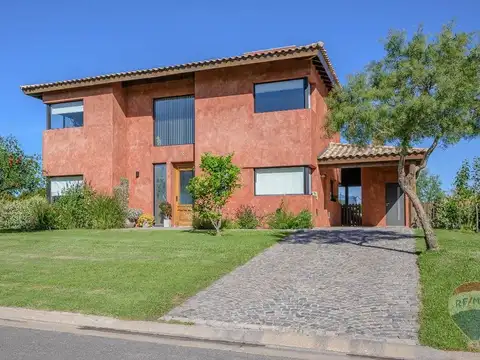 Casa en Venta en El Cazal, USD 270.000