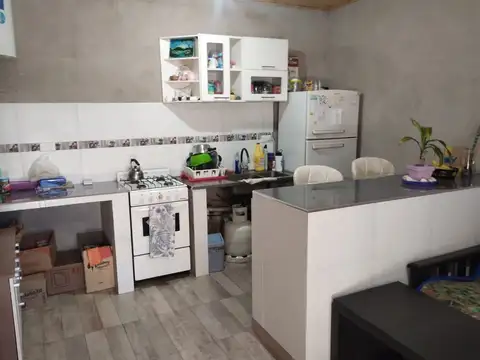 Casa 4 ambientes con 2 baños