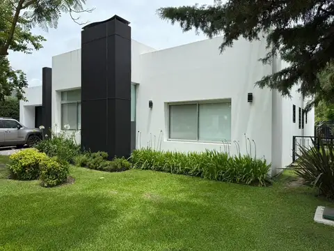 VENTA CASA 4 AMB LA CANDIDA CON PILETA