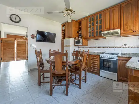 Casa en Venta con 10 cocheras
