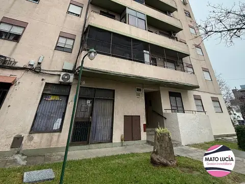 Luminoso 3 ambientes con balcon cerrado al frente