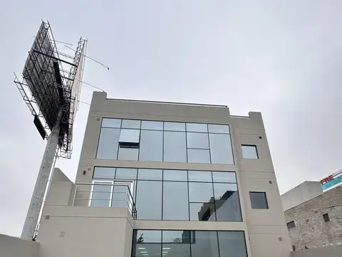 Oficina en Venta con 15 cocheras