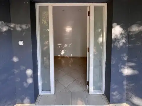 Casa en Alquiler con 2 cocheras