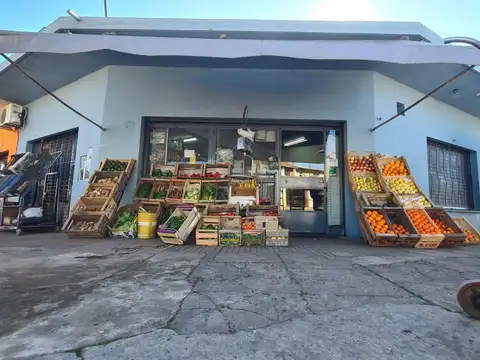 Casa 3 ambientes con Garage y 2 Locales en Ballester