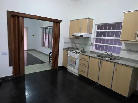 CASA AL FRENTE CON JARDIN, COCHERA OPCIONAL, 3 AMBIENTES, PATIO Y TERRAZA  