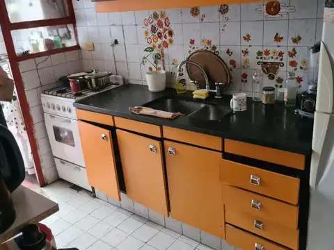 Valentin Gomez 600, Piso PB