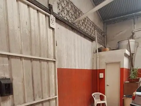 excelente galpon a metros avda H Yrigoyen