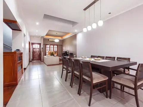 VENTA | PERMUTA - Casa de 3 dormitorios, patio galería y parrillero - Barrio Cura, Rosario.