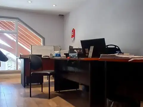 Oficina 4 ambientes con 1 baño