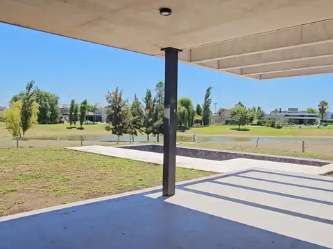 Casa 5 ambientes con 6 baños