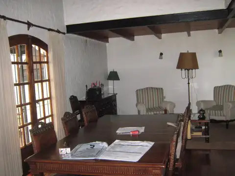 Casa 6 ambientes con 2 baños