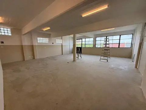 Oficina en Alquiler en Monte Castro, USD 9.500