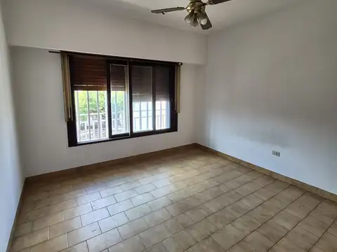 Depto Tipo Casa en Alquiler en Isidro Casanova, $ 550.000