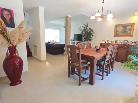 VENTA CHALET CON DETALLES DE CATEGORÍA EN MAR DEL TUYU 1 BIS Y 74  IDEAL VIVIENDA PERMANENTE