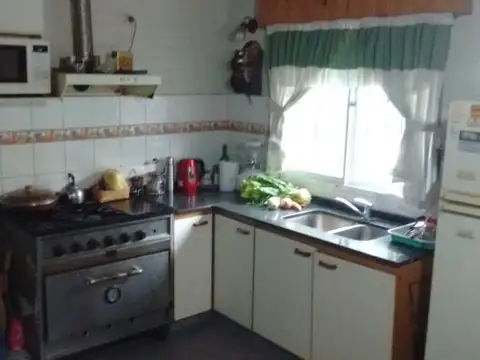 Casa 4 ambientes con 1 baño