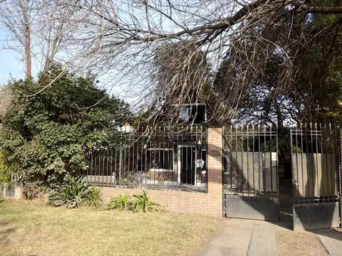 Casa 2 dorm con piscina en zona Liceo