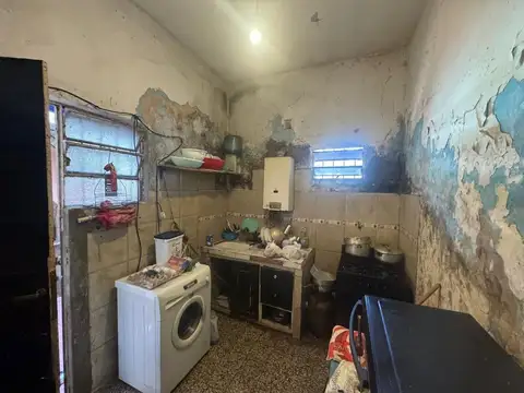 Casa 7 ambientes con 2 baños