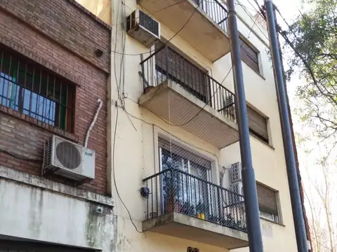 Vendo. Dpto. excelente estado, 3 ambientes contra frente. Expensas baratas 