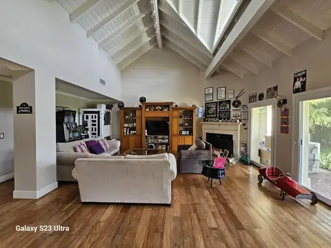 Casa en Venta con 4 cocheras