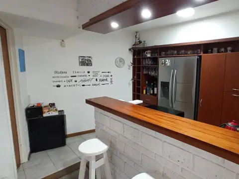 Casa 5 ambientes con 2 baños
