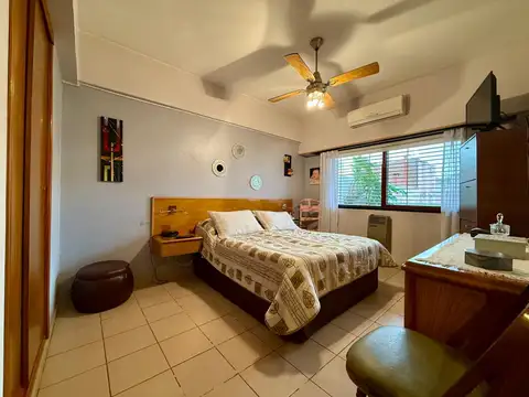 Impecable Casa 4 amb. en 1°P con 2 cocheras y terraza propia. APTO CREDITO 