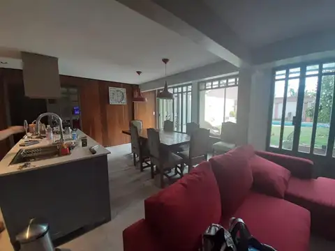 Casa en Venta en Castelar, USD 390.000