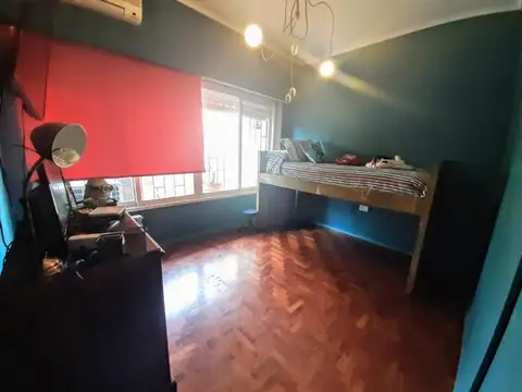 EXCELENTE PROPIEDAD EN CASTELAR NORTE 