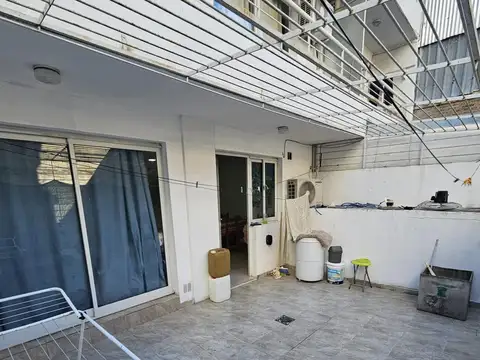 Venta monoambiente Santa Fe  al 3100, frente facultad de medicina, patio y opcion cochera