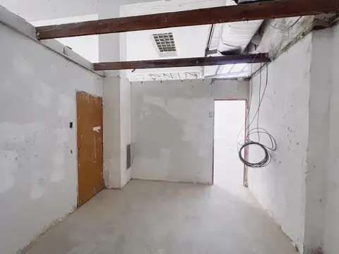 ALQUILER – AMPLIO GALPON/DEPOSITO – 370 M2 CUBIERTOS