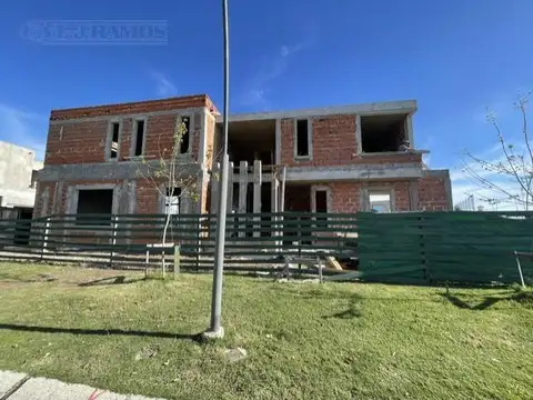Casa a estrenar en venta en Carpinchos - Nordelta