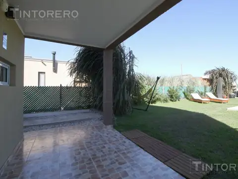 VENTA CASA 4 AMB. EN BARRIO "HARAS  EL TERRAPLEN" CON PILETA Y PARQUE