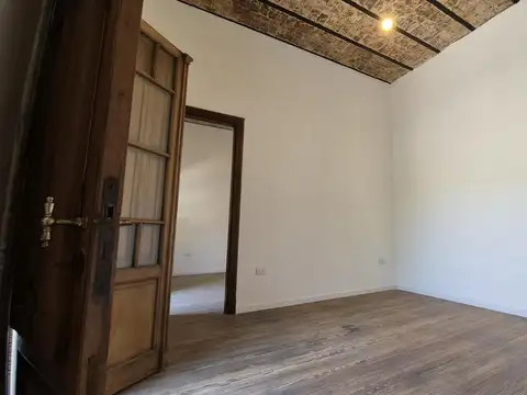 VENTA - CASA DE PASILLO UN DORMITORIO CON PATIO TERRAZA EXCLUSIVA - BARRIO ESPAÑA Y HOSPITALES