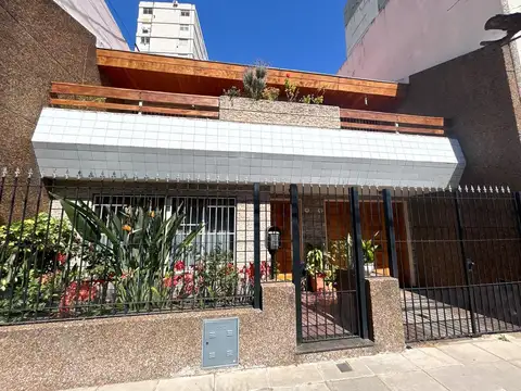 Casa 5 ambientes con Jardin, Pileta y Garage para 3 autos