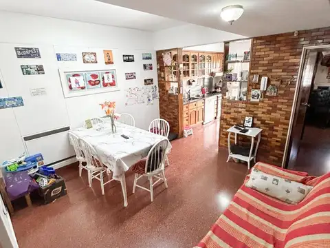 Casa en Venta con 3 cocheras