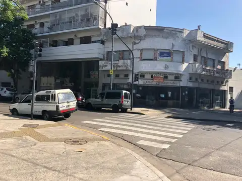 LOCAL SOBRE AV EVA PERON ESQ LARRAZAL , EXC ZONA COMERCIAL/INDUSTRIAL , 609 M2