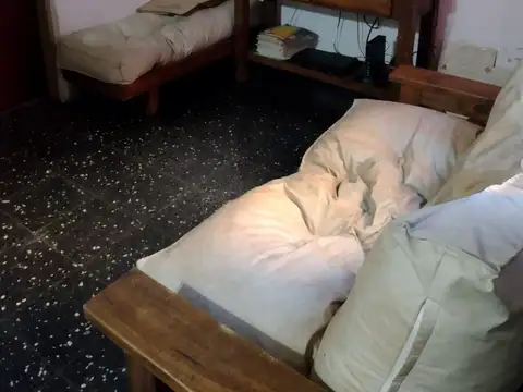 CASA PH AL CONTRAFRENTE IDEAL PARA 2 FAMILIAS EN VENTA - MORON