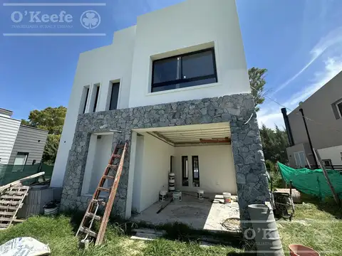 Casa en venta de  5 ambientes a estrenar  en barrio cerrado La Reserva de Hudson, Berazategui