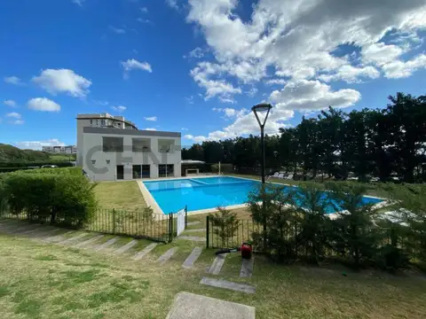 Depto. 3 ambientes con 2 cocheras y parque propio en El Palmar Nordelta