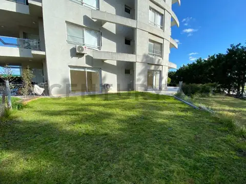 Depto. 3 ambientes, jardín propio y  2 cocheras en El Palmar Nordelta