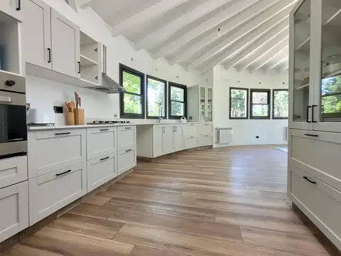 Casa en Alquiler con 1 cochera