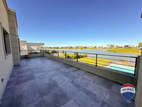 Casa 5 ambientes con 3 baños