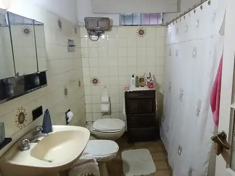 Casa 4 ambientes con 2 baños