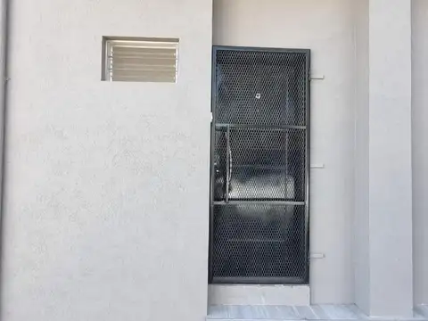 Venta departamento monoambiente con cochera patio, Banfield