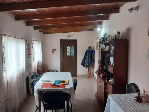 Casa en venta - 2 Dormitorios 1 Baño - 246Mts2 - City Bell