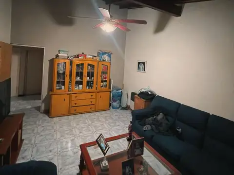 Casa 6 ambientes con 1 baño