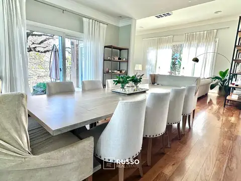 Casa 6 ambientes con 5 baños