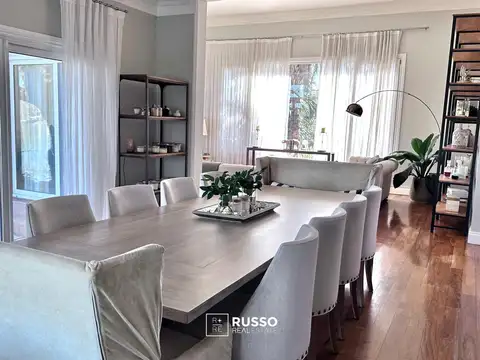 Casa en Alquiler con 4 cocheras