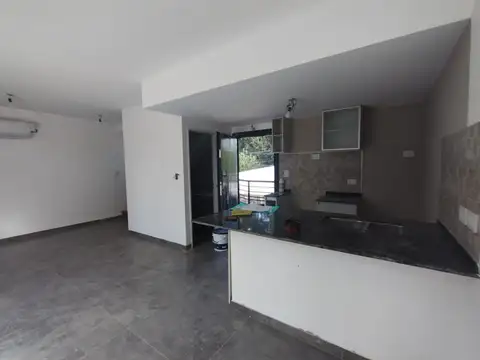 Depto Tipo Casa 4 ambientes con 2 baños