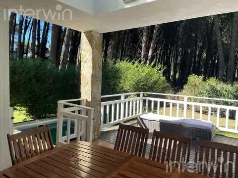 Casa 5 ambientes con 3 baños